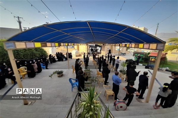 برگزاری مراسم عزاداری حسینی مقابل در آموزش و پرورش کازرون-۲
