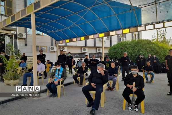 برگزاری مراسم عزاداری حسینی مقابل در آموزش و پرورش کازرون-۲