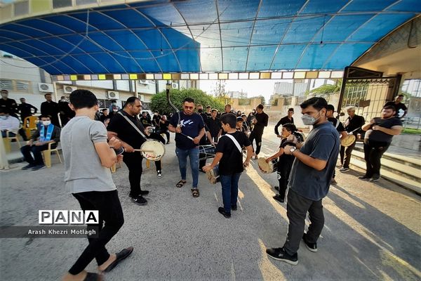 برگزاری مراسم عزاداری حسینی مقابل در آموزش و پرورش کازرون-۲