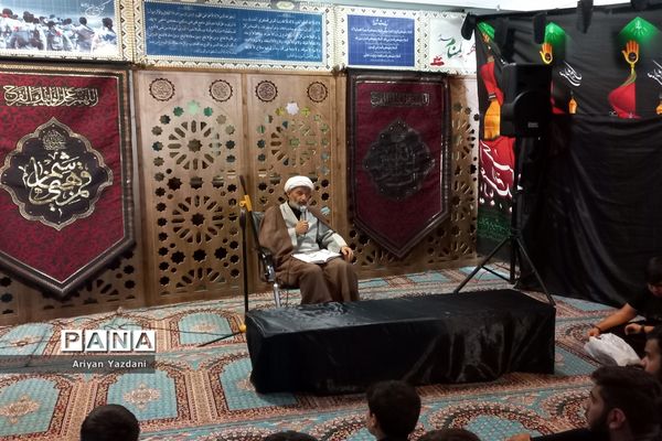 وداع دانش‌آموزان شیرازی با پیکر سردار بی سر شهید عبداله اسکندری -۲