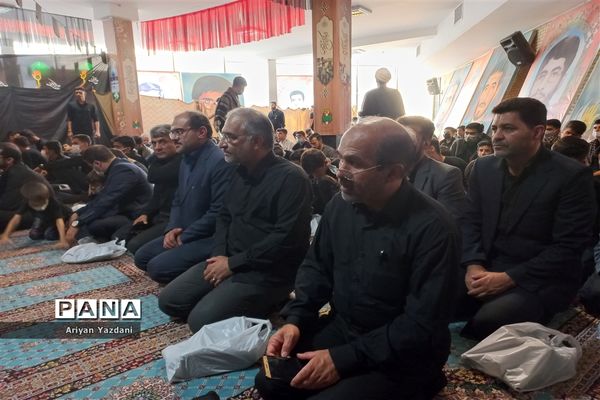 وداع دانش‌آموزان شیرازی با پیکر سردار بی سر شهید عبداله اسکندری -۲