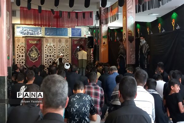 وداع دانش‌آموزان شیرازی با پیکر سردار بی سر شهید عبداله اسکندری -۲