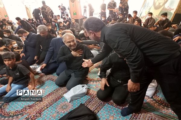 وداع دانش‌آموزان شیرازی با پیکر سردار بی سر شهید عبداله اسکندری -۲