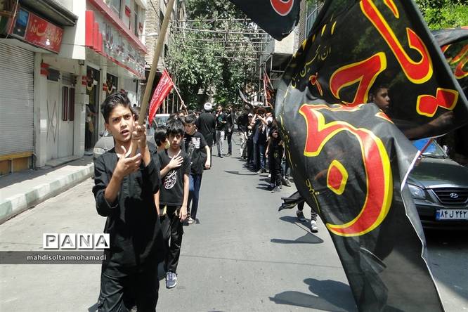 اجتماع عاشورایی هیاتهای دانشآموزی مدارس ابتدایی منطقه ۱۰ تهران