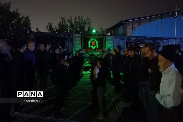 اجتماع شیعیان حسینی در هیات مذهبی