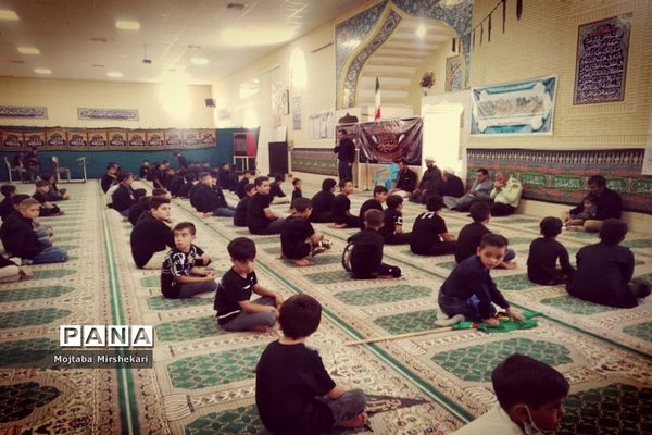 سوگواری دانش‌آموزان سرچهانی در مراسم احلی من العسل