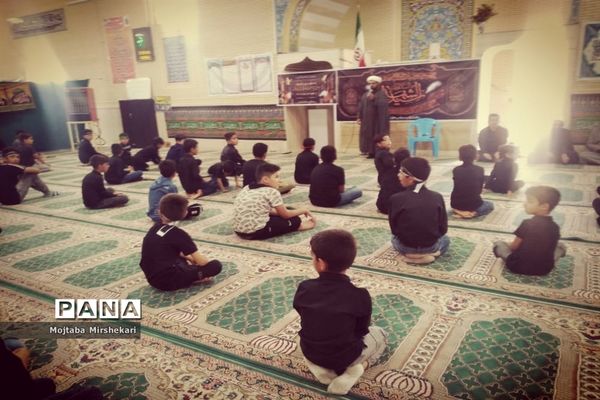 سوگواری دانش‌آموزان سرچهانی در مراسم احلی من العسل