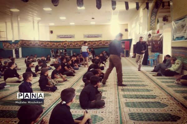 سوگواری دانش‌آموزان سرچهانی در مراسم احلی من العسل