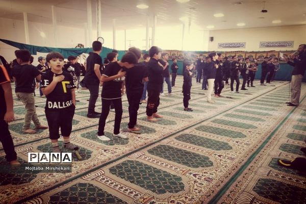 سوگواری دانش‌آموزان سرچهانی در مراسم احلی من العسل