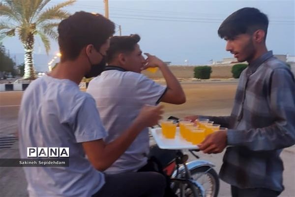 ایستگاه صلواتی حضرت قاسم ابن الحسن به همت دانش‌آموزان شهر اشکنان