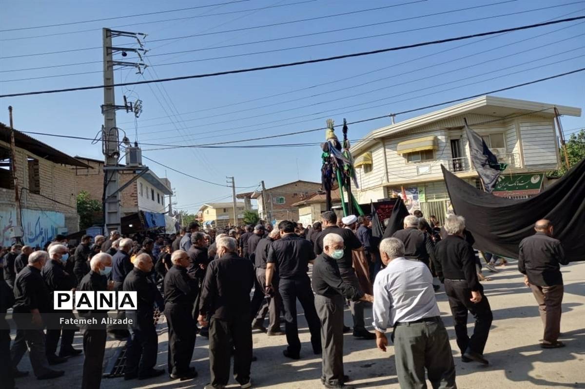 مراسم علم گردانی در روستای حلمسر