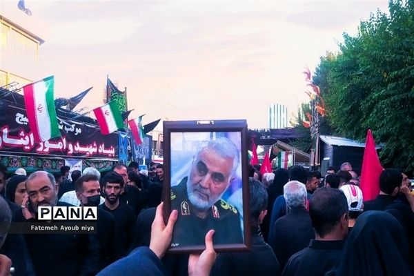 مراسم وداع با پیکر ۵ شهید مدافع حرم در میدان امام حسین(ع)