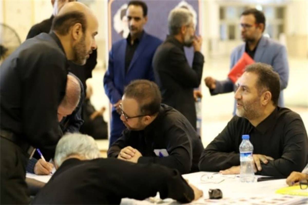 برپایی میزخدمت مدیرکل آموزش وپرورش شهر تهران در نماز جمعه