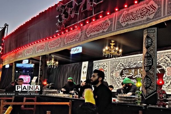 خیابان‌های مشهد در شب تاسوعای حسینی