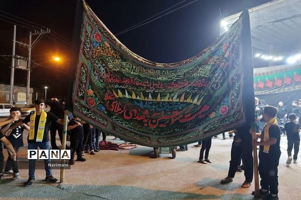 خدمت‌رسانی پیشتازان سازمان دانش‌آموزی در مراسم  تاسوعای حسینی