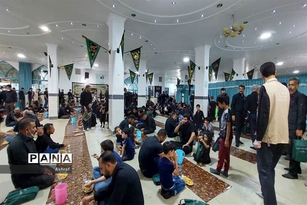 طبخ و توزیع ۶۰۰۰ پرس غذا به عزاداران حسینی در مجتمع بقیه‌الله شهر بافران