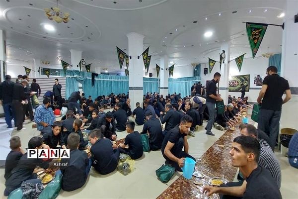 طبخ و توزیع ۶۰۰۰ پرس غذا به عزاداران حسینی در مجتمع بقیه‌الله شهر بافران