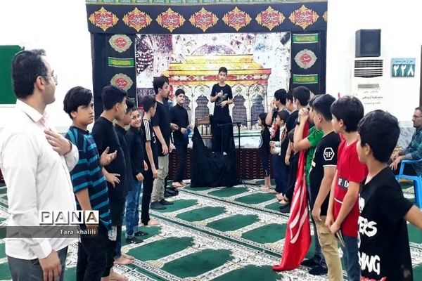 عزاداری نوجوان بهشهری در روز تاسوعای حسینی
