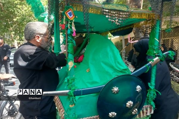 مراسم عاشورای حسینی در انگورستان ملک اصفهان