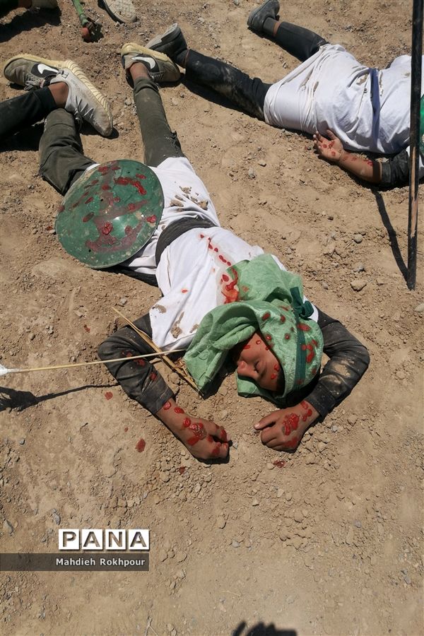 مراسم نمادین ظهر عاشورا در حاجی آباد بیرجند