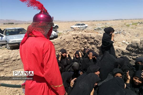 مراسم نمادین ظهر عاشورا در حاجی آباد بیرجند