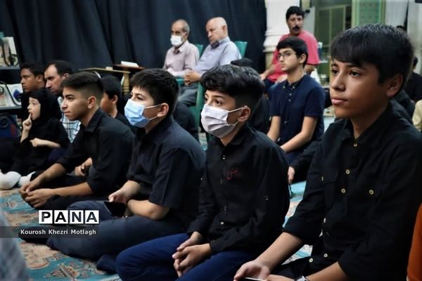 حضور پرشور دانش‌آموزان در عزاداری‌های دهه اول محرم در کازرون