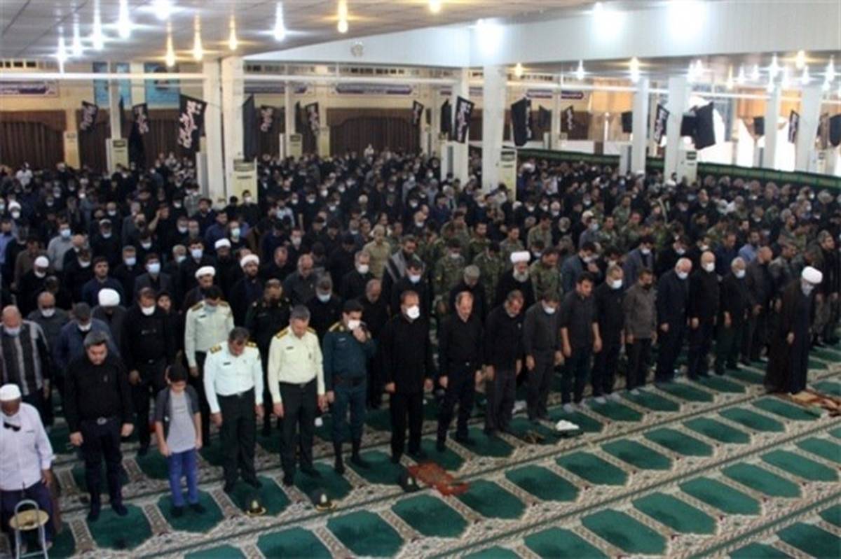 عزاداران حسینی در بوشهر نماز ظهر عاشورا را اقامه کردند