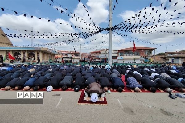 اقامه نماز ظهر عاشورا در امامزاده یحیی ساری