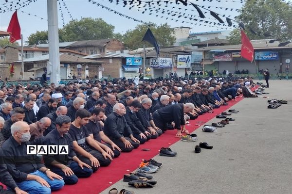 اقامه نماز ظهر عاشورا در امامزاده یحیی ساری