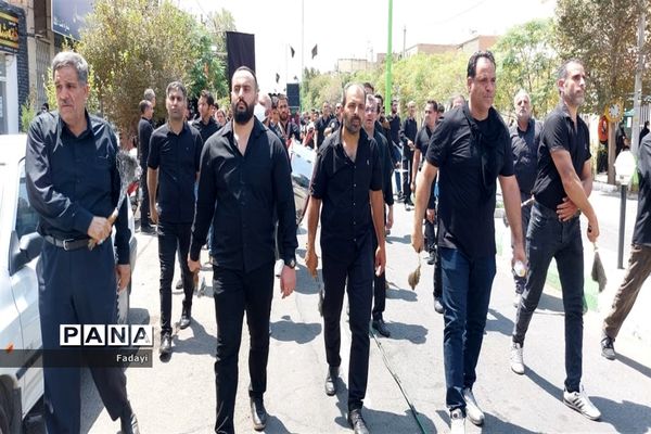 مراسم  زنجیر‌زنی و عزاداری مردم اردستان در روز عاشورا