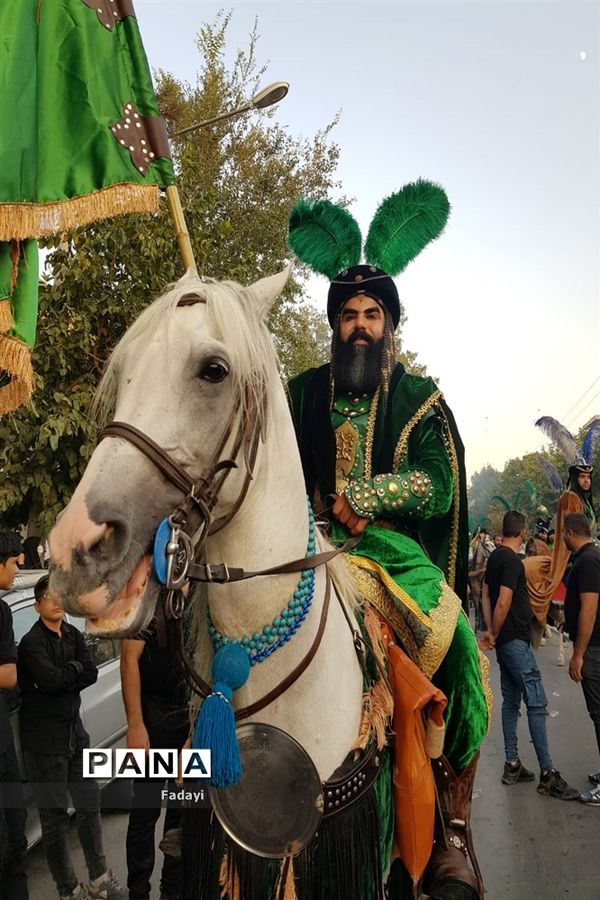 مراسم  زنجیر‌زنی و عزاداری مردم اردستان در روز عاشورا