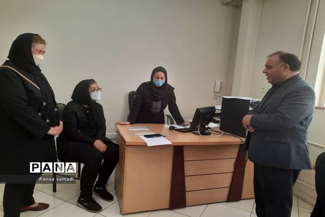 بازدید معاون پرورشی و تربیتبدنی منطقه ۱۳ از پایگاههای مشاوره کنکور ۱۴۰۱