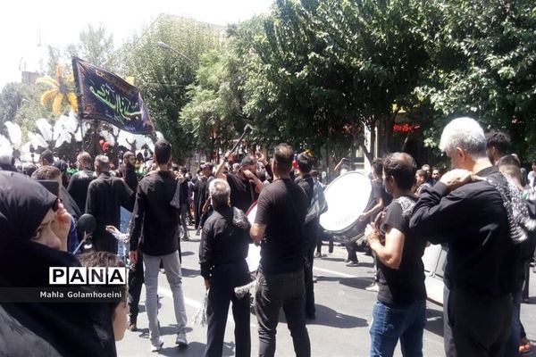 عزاداری مردم در روز سوم سید الشهدا در بازار بزرگ تهران