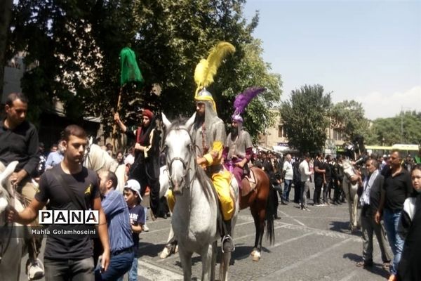 عزاداری مردم در روز سوم سید الشهدا در بازار بزرگ تهران