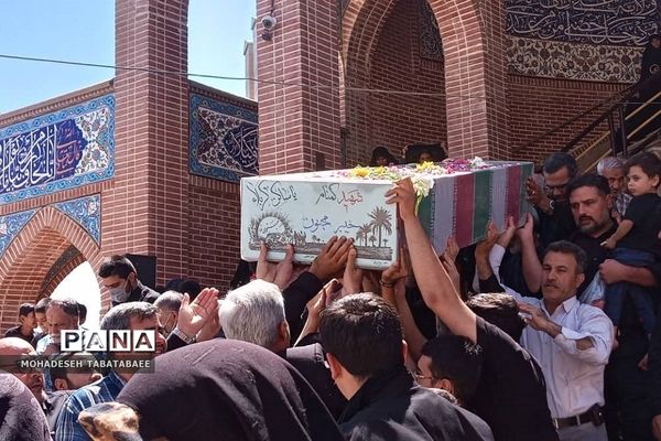 تشییع پیکر دو شهید گمنام در نماز جمعه شهرستان پردیس