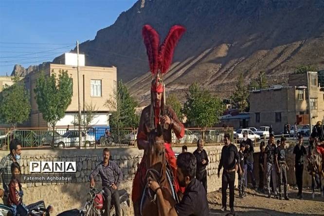 برگزاری نمایش آیینی «یک بیابان بیکسی» و حرکت نمادین قافله امام حسین (ع) در شهرستان بن