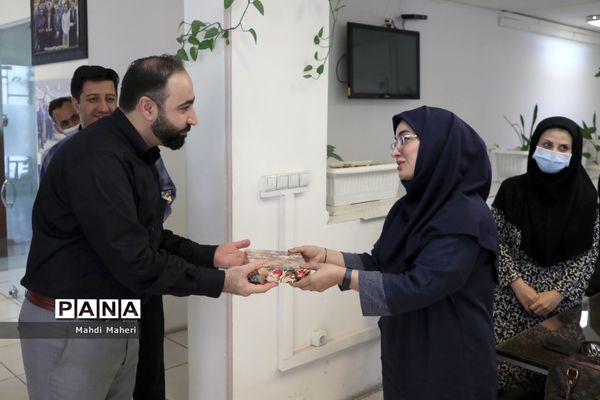 حضور قائم‌مقام و شورای معاونان سازمان دانش‌آموزی در خبرگزاری پانا برای قدردانی از تلاش خبرنگاران