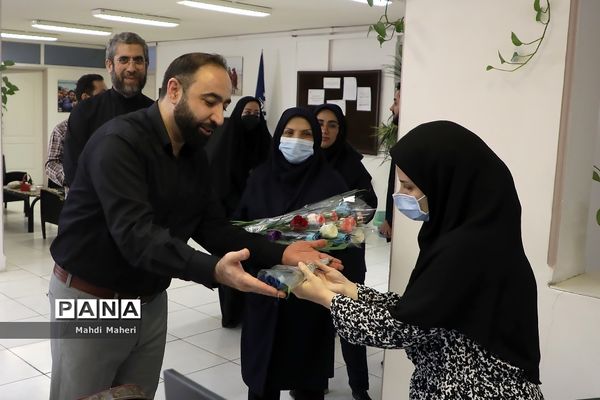 حضور قائم‌مقام و شورای معاونان سازمان دانش‌آموزی در خبرگزاری پانا برای قدردانی از تلاش خبرنگاران