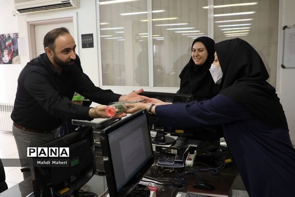 حضور قائم‌مقام و شورای معاونان سازمان دانش‌آموزی در خبرگزاری پانا برای قدردانی از تلاش خبرنگاران