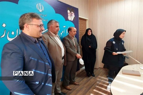 تجلیل از دانش‌آموز خبرنگاران پانا زنجان توسط مدیرکل آموزش و پرورش