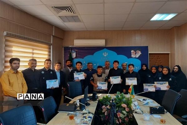 تجلیل از دانش‌آموز خبرنگاران پانا زنجان توسط مدیرکل آموزش و پرورش