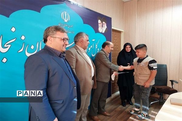 تجلیل از دانش‌آموز خبرنگاران پانا زنجان توسط مدیرکل آموزش و پرورش