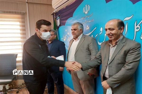 تجلیل از دانش‌آموز خبرنگاران پانا زنجان توسط مدیرکل آموزش و پرورش