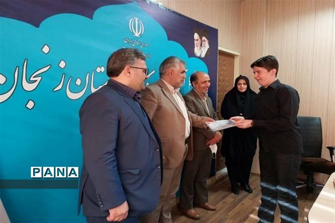 تجلیل از دانشآموز خبرنگاران پانا زنجان توسط مدیرکل آموزش و پرورش