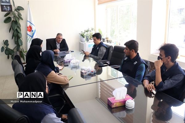 تجلیل معاون پرورشی و فرهنگی آموزش و پرورش آذربایجان شرقی از دانش‌آموز خبرنگاران خبرگزاری پانا