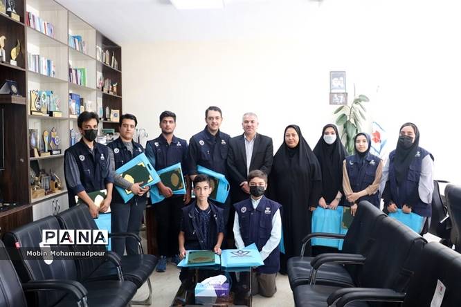 تجلیل معاون پرورشی و فرهنگی آموزش و پرورش آذربایجان شرقی از دانشآموز خبرنگاران خبرگزاری پانا