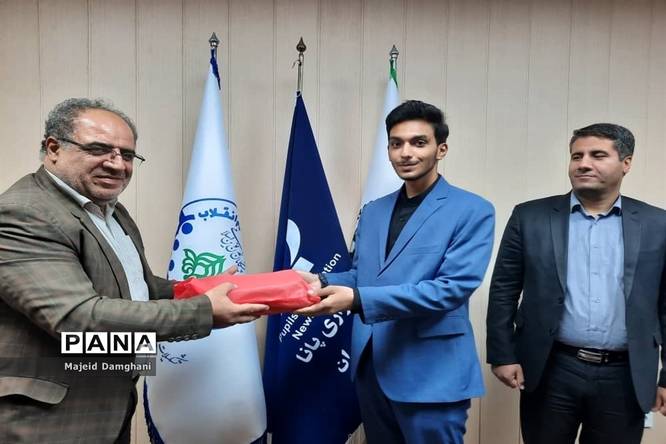 تقدیر از خبرنگار دانشآموزان برتر پانا
