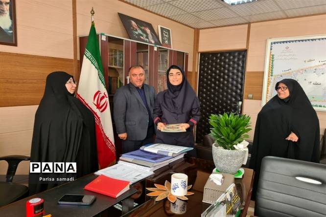 آیین تجلیل از دانشآموز خبرنگاران منطقه ۱۳