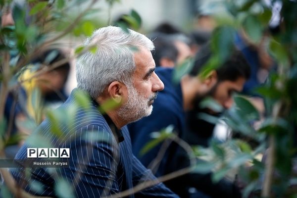 ‌مراسم دعای ندبه در جوار مزار شهدای گمنام دانش‌آموز در اردوگاه شهید باهنر