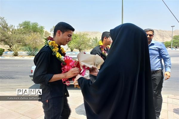 آیین استقبال از دانش‌آموزان رتبه‌آور کشوری در مسابقات قرآن، عترت و نماز امیدیه